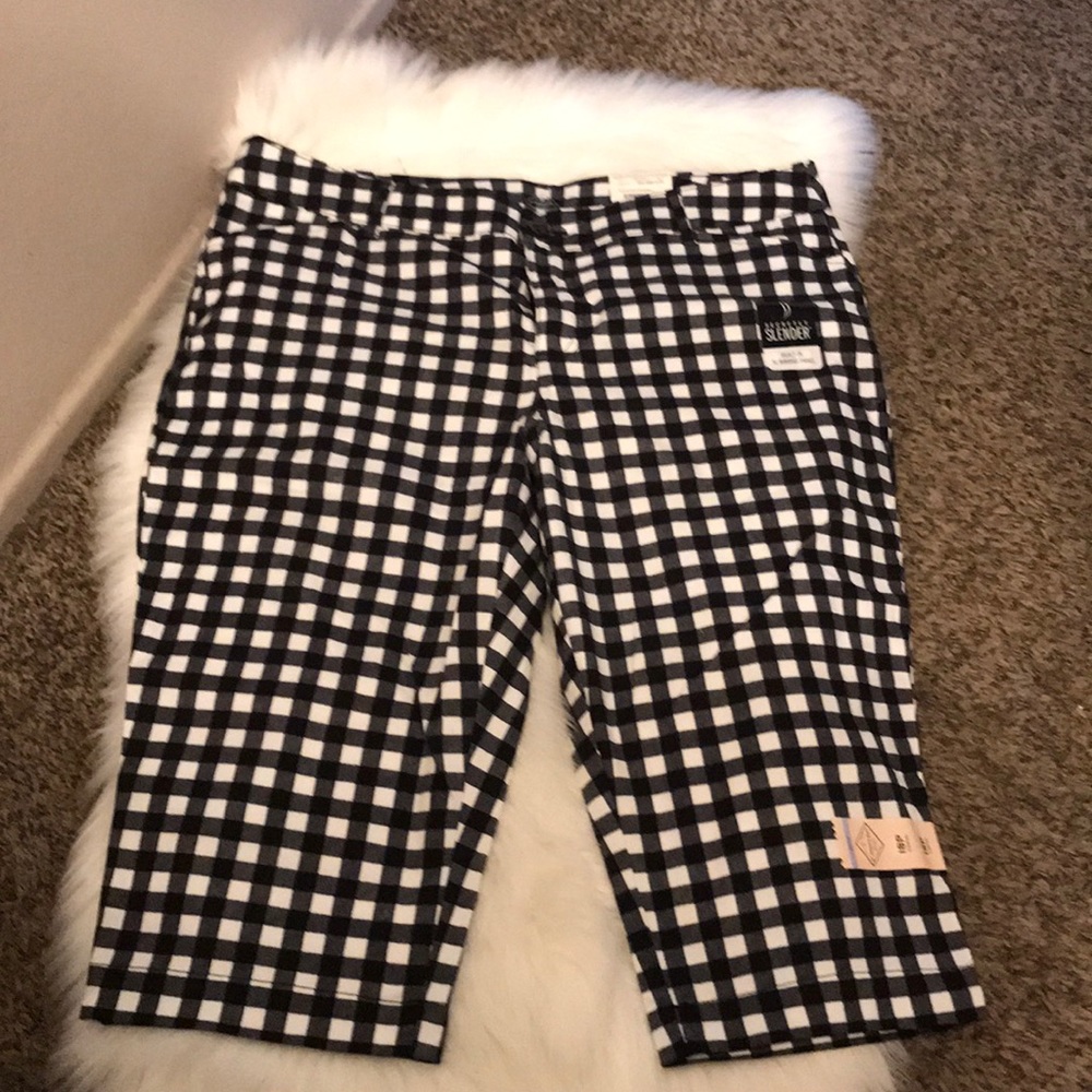 St. John’s Bay 18p checked capris NWT